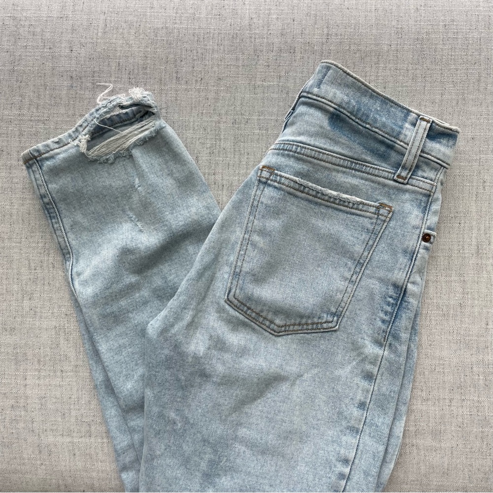 A&F The Mom High Rise (size 24S)